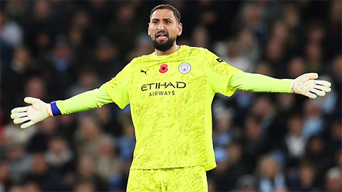 Donnarumma gây bão với pha bóng khó tin